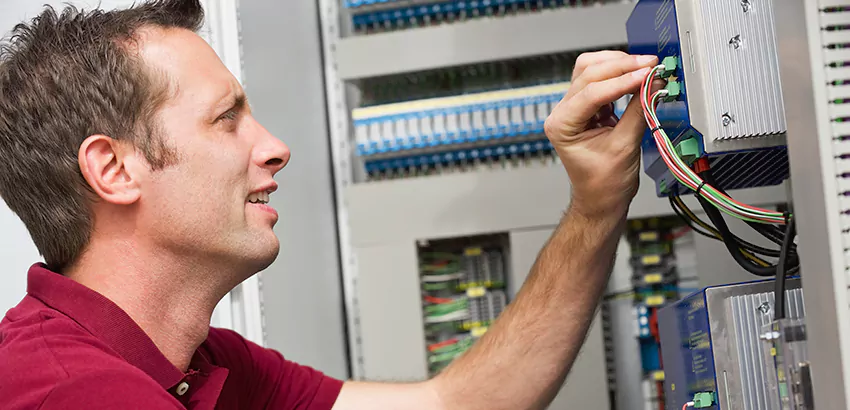 Offshore and Petroleum Facility Electrician in Brentwood